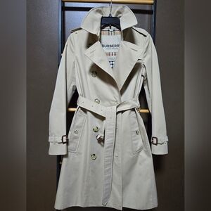 Burberry Classic Trench Coat, Chelsea, Mid-length Size US 6, Color Honey